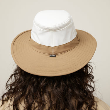 #colour_white-dark-tan